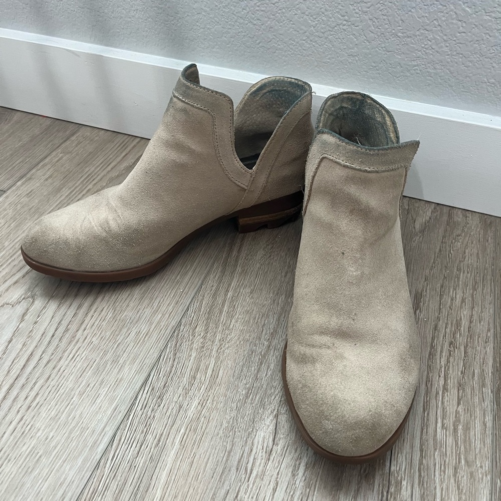 Sorel‎ Lolla Ankle Cut Out Booties